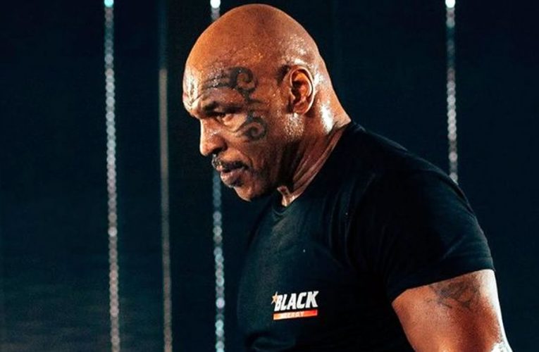 Mike Tyson pierde la cabeza y golpea a un hombre en pleno avión(VIDEO)