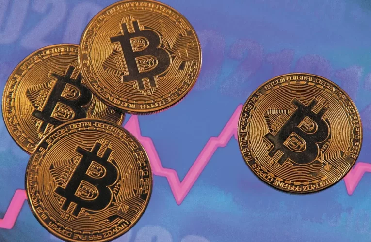 El bitcoin cae por debajo de los 25,000 dólares, su nivel más bajo en 18 meses