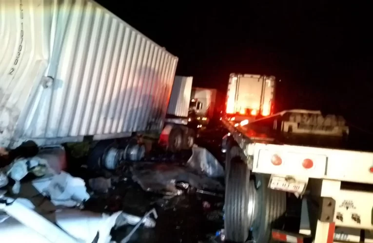 Por choque múltiple, cierran Autopista Guadalajara-Colima